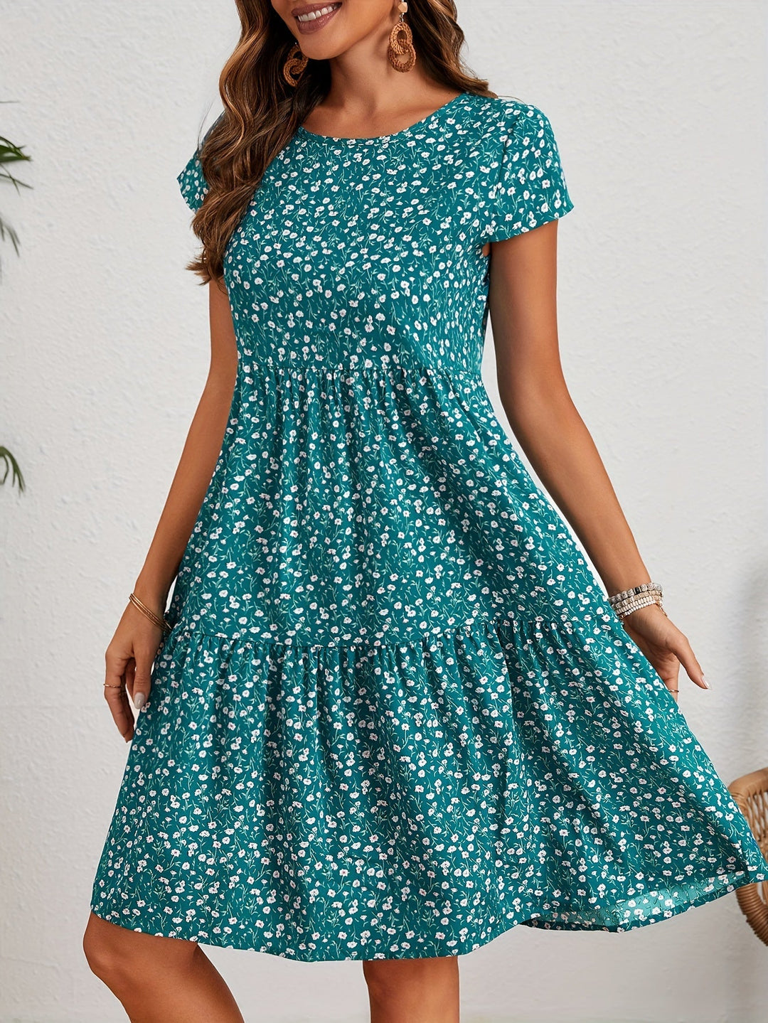Vintage Floral Wedding Guest Dress with Circular Neckline and Short Sleeves