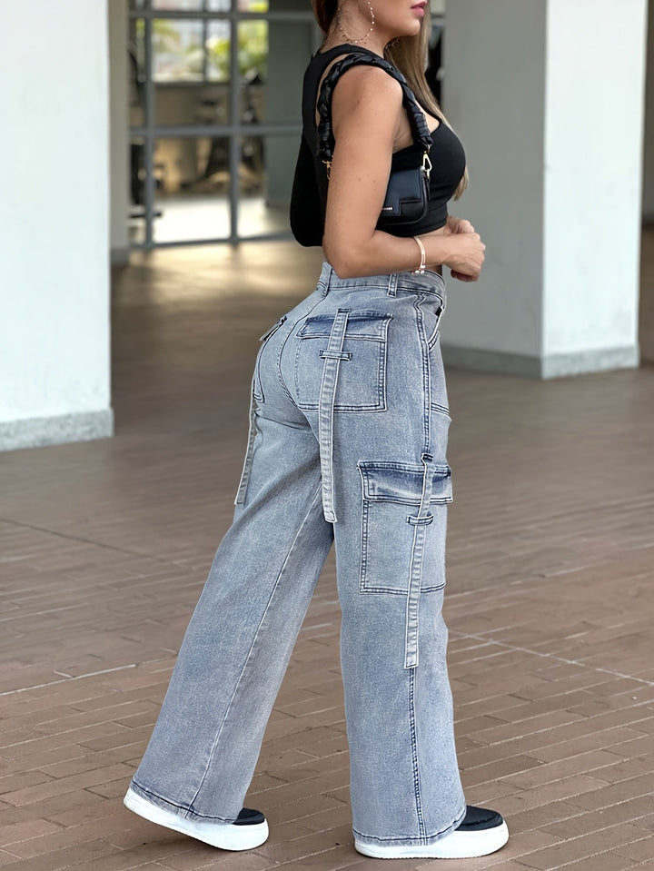 Trendy Light Blue Cargo Jeans for Women with Stretch Fabric and Practical Pockets for Everyday Comfort