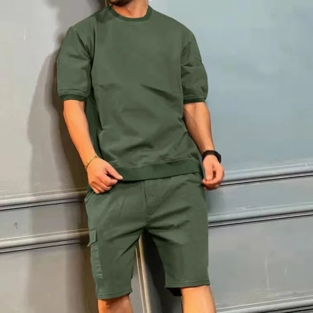 Comfortable men’s leisure set – casual shorts and tee, soft cotton, for relaxed days