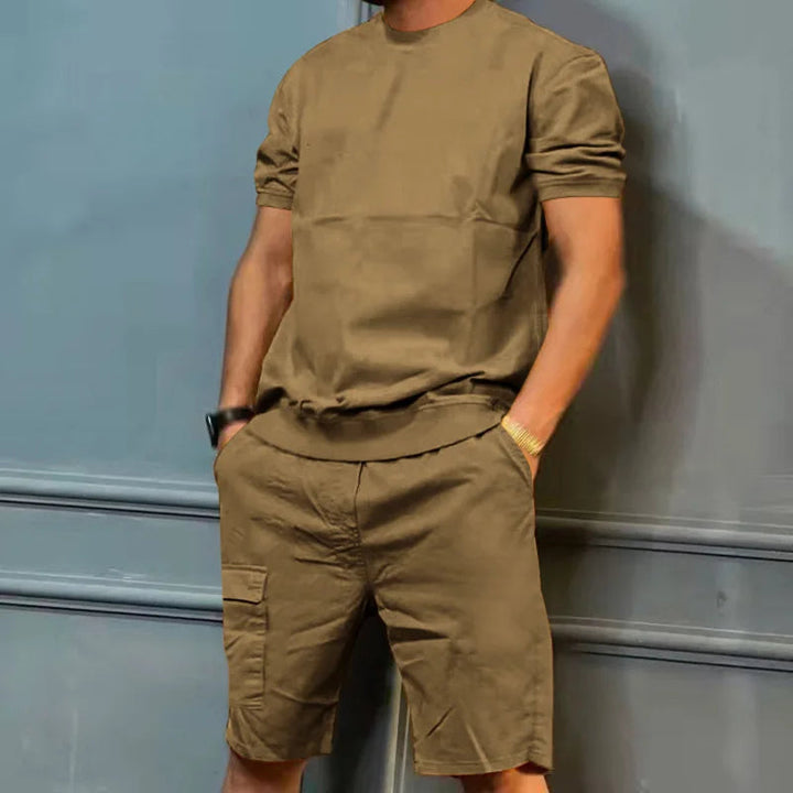 Comfortable men’s leisure set – casual shorts and tee, soft cotton, for relaxed days