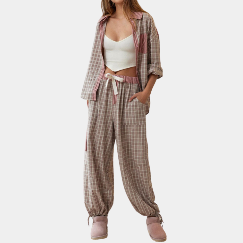 Breathable women’s pajama set – fitted striped design, 100% polyester, for relaxed nights