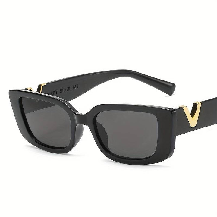 Lightweight women’s retro cat-eye sunglasses – unique design, UV400 protection, for summer 2025