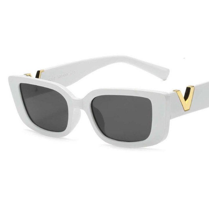 Lightweight women’s retro cat-eye sunglasses – unique design, UV400 protection, for summer 2025