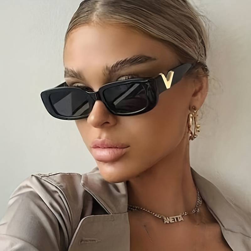 Lightweight women’s retro cat-eye sunglasses – unique design, UV400 protection, for summer 2025