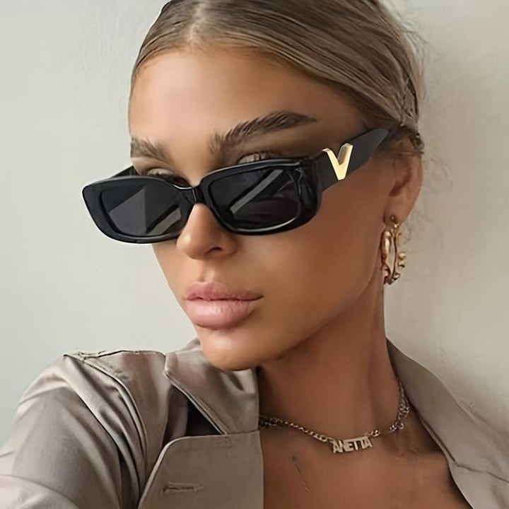 Lightweight women’s retro cat-eye sunglasses – unique design, UV400 protection, for summer 2025