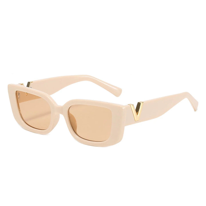 Lightweight women’s retro cat-eye sunglasses – unique design, UV400 protection, for summer 2025