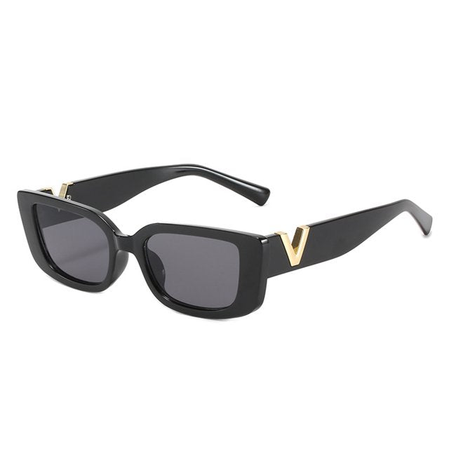 Lightweight women’s retro cat-eye sunglasses – unique design, UV400 protection, for summer 2025