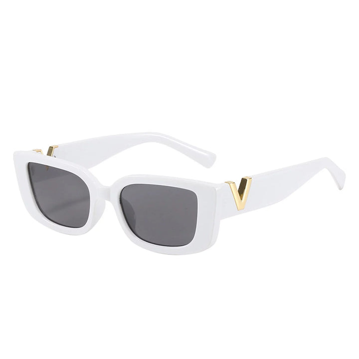 Lightweight women’s retro cat-eye sunglasses – unique design, UV400 protection, for summer 2025