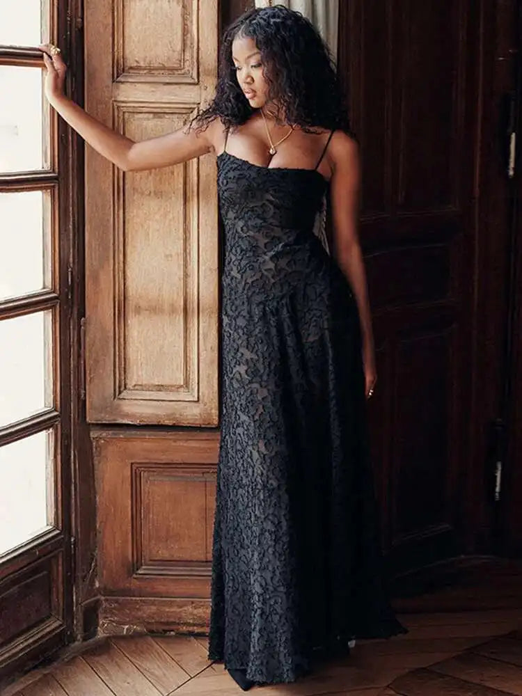 Elegant Backless Lace Maxi Dress for Women, Bodycon Evening Party Dress with Chic Design and Sophisticated Detailing