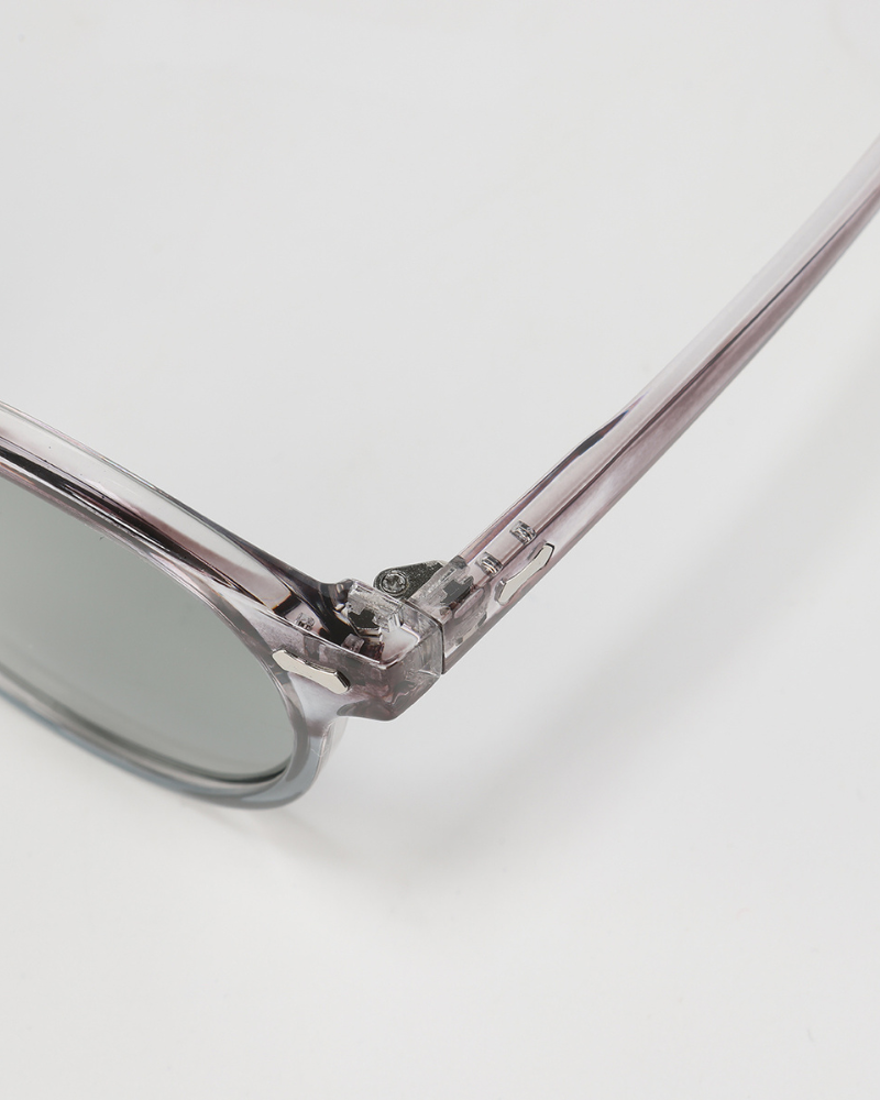 Lightweight men’s polarized sunglasses – modern design, UV400 protection, for casual and sports activities