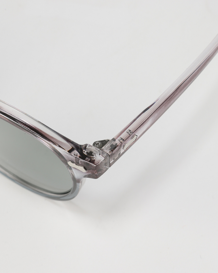 Lightweight men’s polarized sunglasses – modern design, UV400 protection, for casual and sports activities