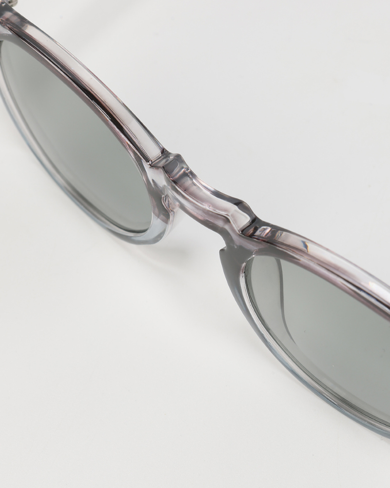 Lightweight men’s polarized sunglasses – modern design, UV400 protection, for casual and sports activities