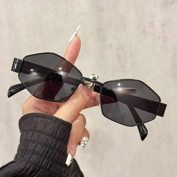 Lightweight women’s sunglasses – polygonal design, metallic frame, for everyday wear