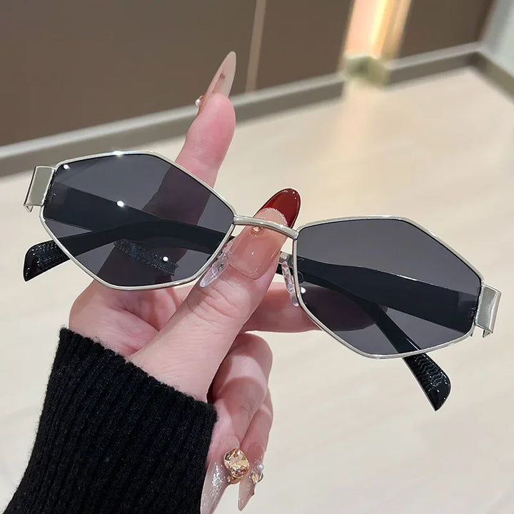 Lightweight women’s sunglasses – polygonal design, metallic frame, for everyday wear