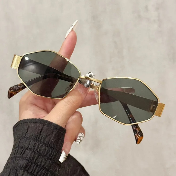 Lightweight women’s sunglasses – polygonal design, metallic frame, for everyday wear