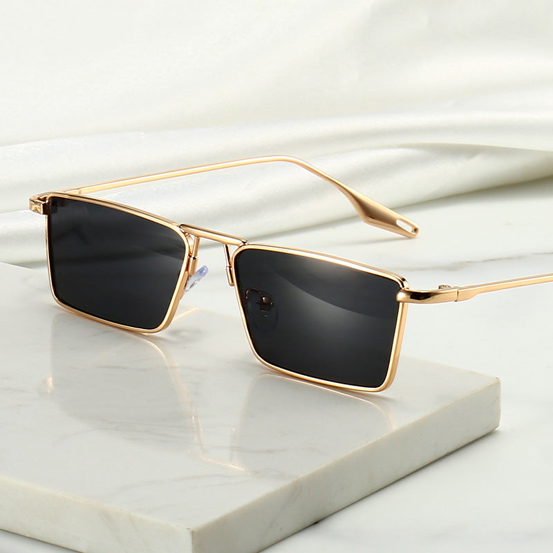 Lightweight men’s aviator sunglasses – modern design, plastic, for sunny days
