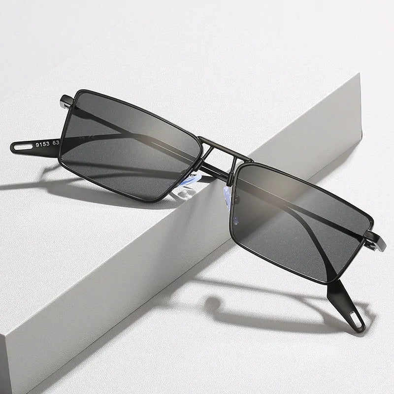 Lightweight men’s aviator sunglasses – modern design, plastic, for sunny days