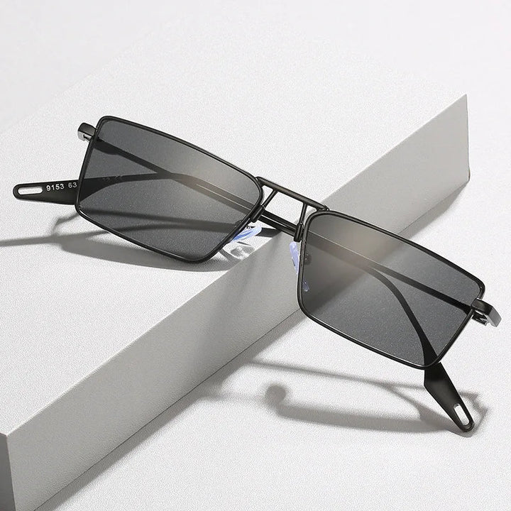 Lightweight men’s aviator sunglasses – modern design, plastic, for sunny days