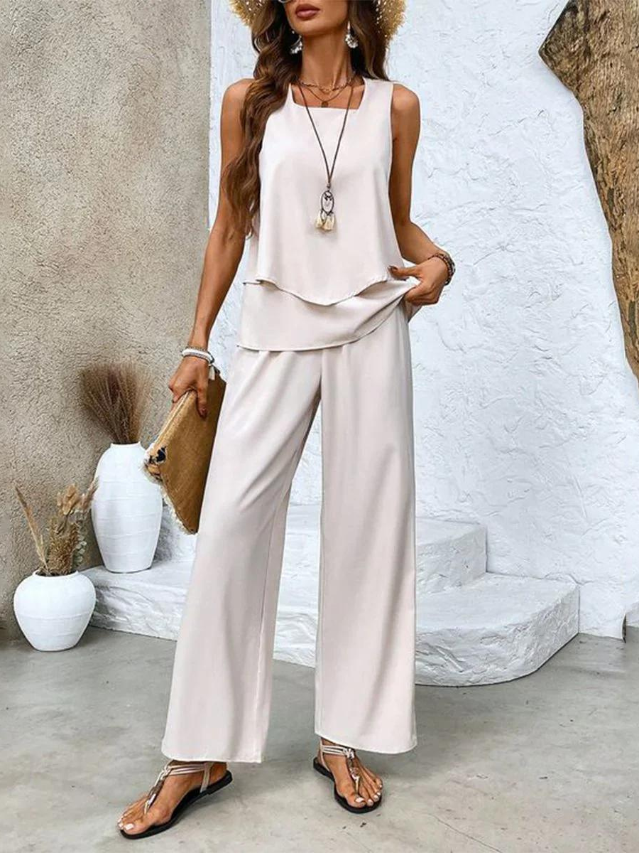 Lightweight &amp; breathable women’s summer ensemble – sleeveless top, airy fabric, for warm days