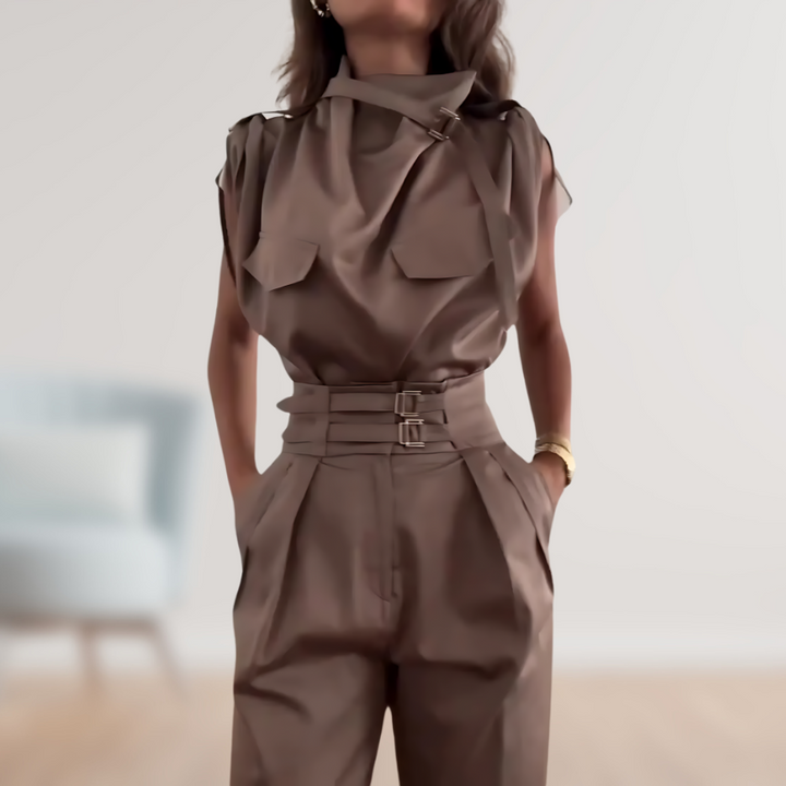 Lightweight &amp; fitted women’s two-piece suit set – modern design, for formal and casual occasions