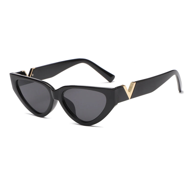 Lightweight women’s cat-eye sunglasses – vintage design, plastic, for summer