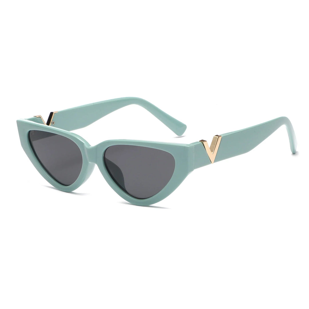 Lightweight women’s cat-eye sunglasses – vintage design, plastic, for summer