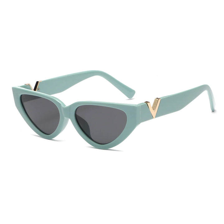 Lightweight women’s cat-eye sunglasses – vintage design, plastic, for summer
