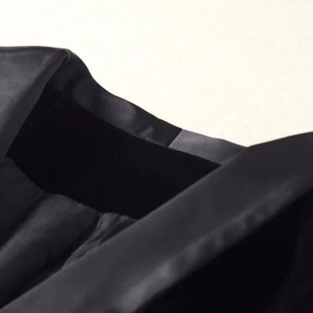 Luxurious women’s velvet blazer – satin lapel, tailored fit, for versatile occasions