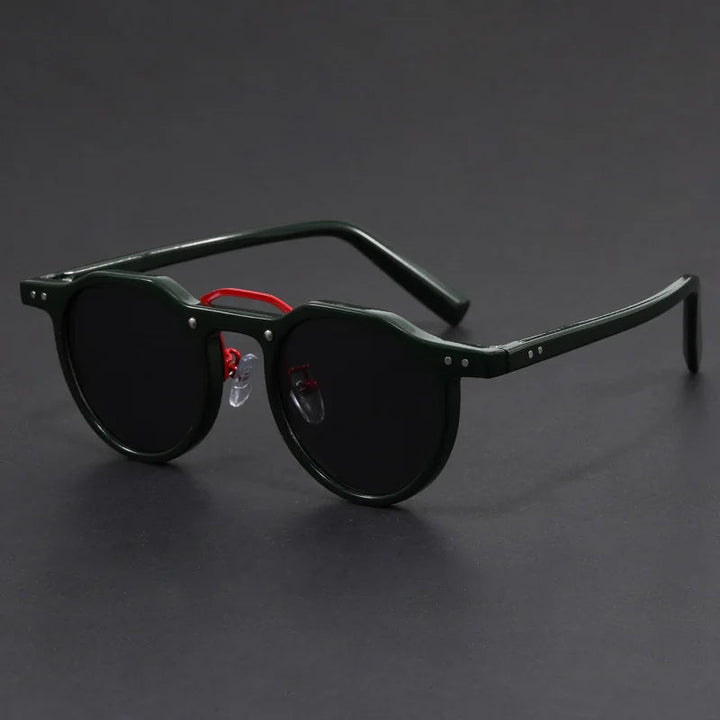 Robust men’s sunglasses – classic round design, lightweight material, for everyday wear