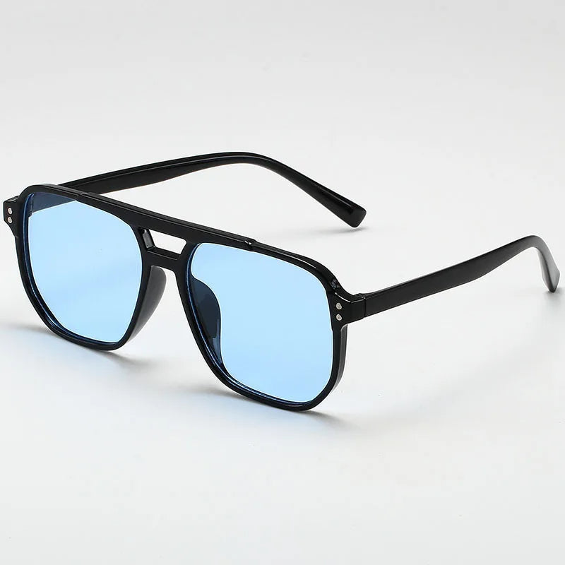 Durable men’s sunglasses – classic design, lightweight materials, for everyday use