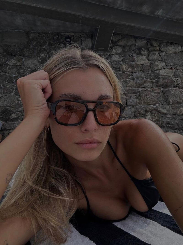 Lightweight unisex sunglasses – vintage design, UV400 protection, for leisure and travel