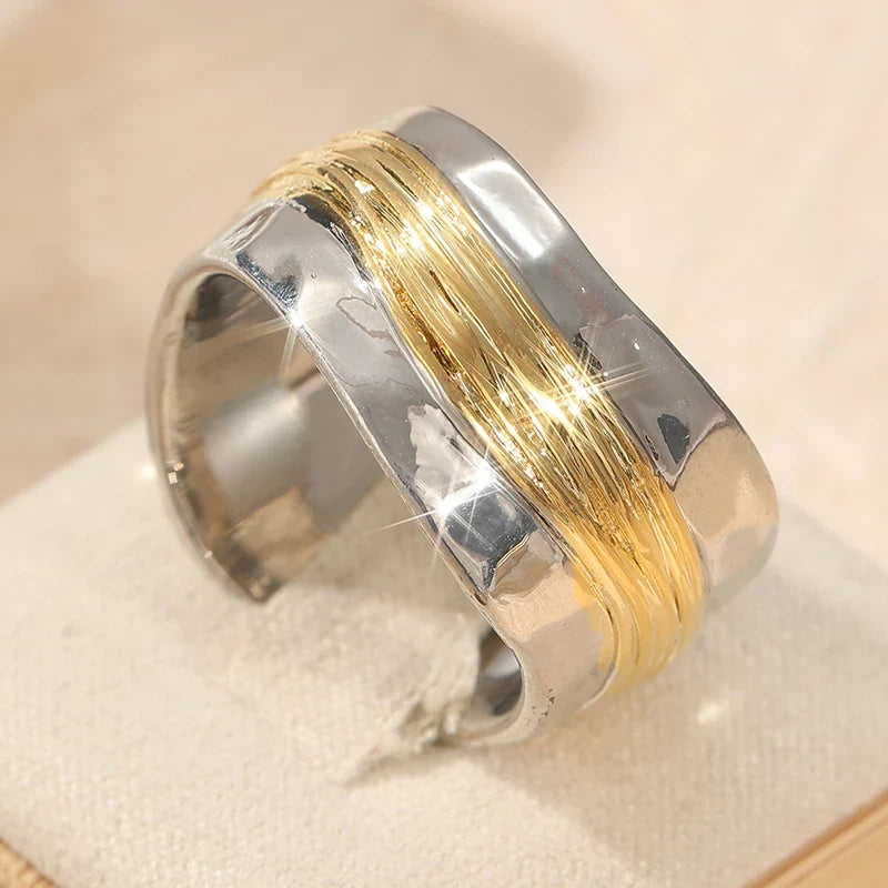 Two-Tone Ring With Hand Carved Geometry – Geometric Daily Wear Jewelry, Fall 2026 Trend
