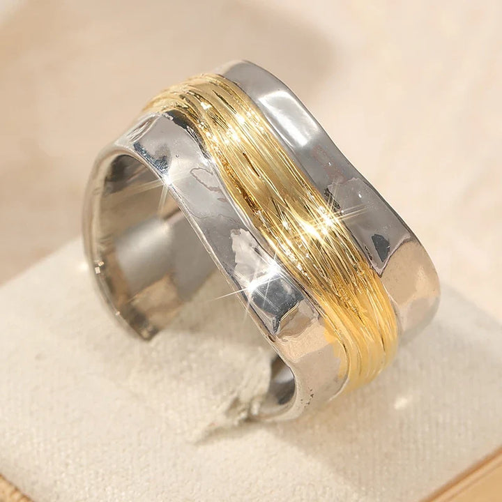 Two-Tone Ring With Hand Carved Geometry – Geometric Daily Wear Jewelry, Fall 2026 Trend