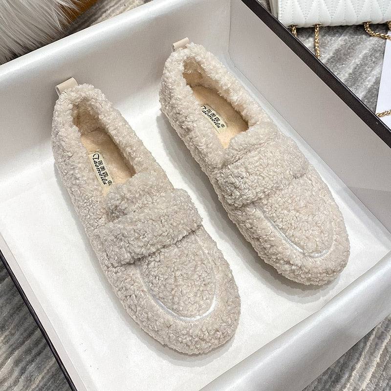 Plush Slip-On Shoes with Non-Slip Sole for Comfort and Style, Warm Indoor Footwear, Lightweight Casual Shoes