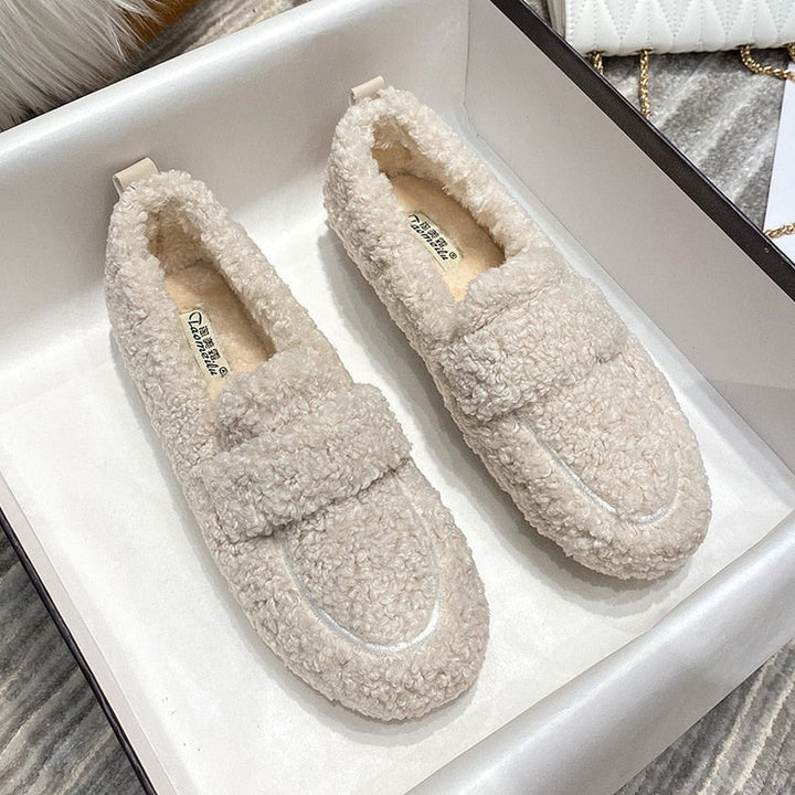 Plush Slip-On Shoes with Non-Slip Sole for Comfort and Style, Warm Indoor Footwear, Lightweight Casual Shoes