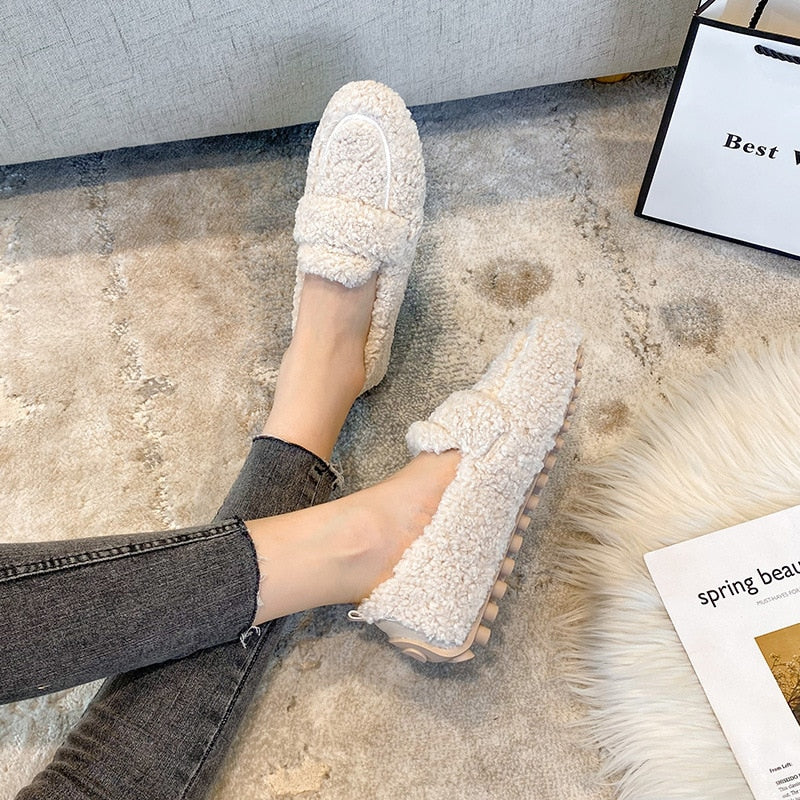 Plush Slip-On Shoes with Non-Slip Sole for Comfort and Style, Warm Indoor Footwear, Lightweight Casual Shoes