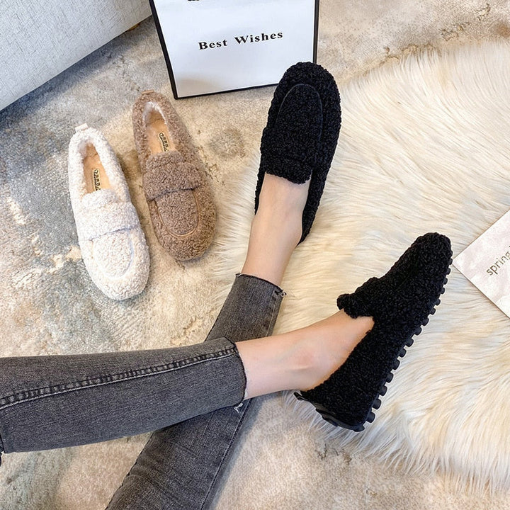 Plush Slip-On Shoes with Non-Slip Sole for Comfort and Style, Warm Indoor Footwear, Lightweight Casual Shoes