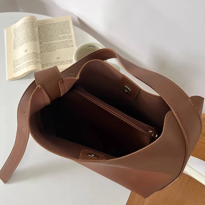 Crossbody Bag Large Capacity Bucket Bag Fall 2026 Trend Versatile Everyday Carry