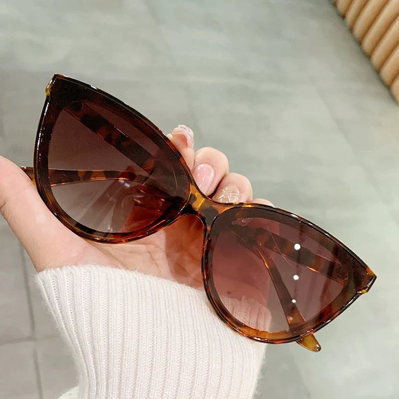 Cat Eye Sunglasses Large Frame Retro Minimalist Gradient UV400 Summer 2026 Fashion Gift Idea