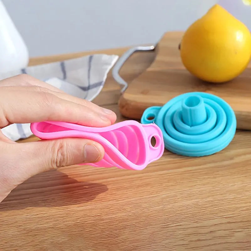 Household Telescopic Funnel Kitchen Tool - High Temperature Resistant Mini Folding Funnel - 4 colours Available