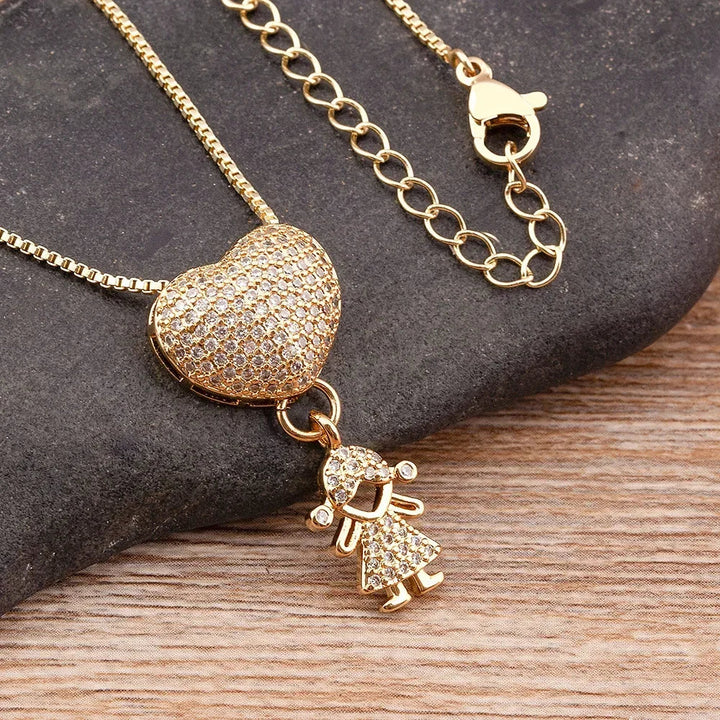 18k Gold Plated Heart Pendant Necklace for Family with Zirconia Copper Chain