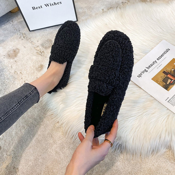 Plush Slip-On Shoes with Non-Slip Sole for Comfort and Style, Warm Indoor Footwear, Lightweight Casual Shoes
