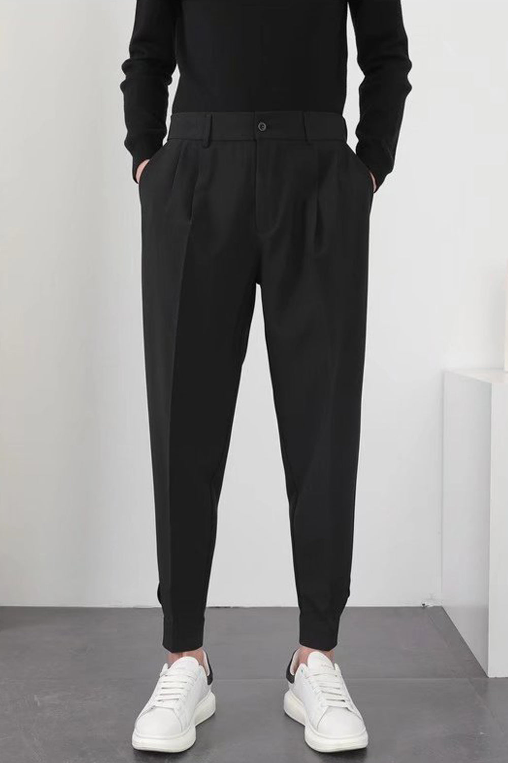 Sophisticated men’s trousers – tailored fit, durable fabric, for formal occasions