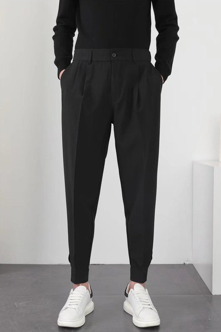 Sophisticated men’s trousers – tailored fit, durable fabric, for formal occasions