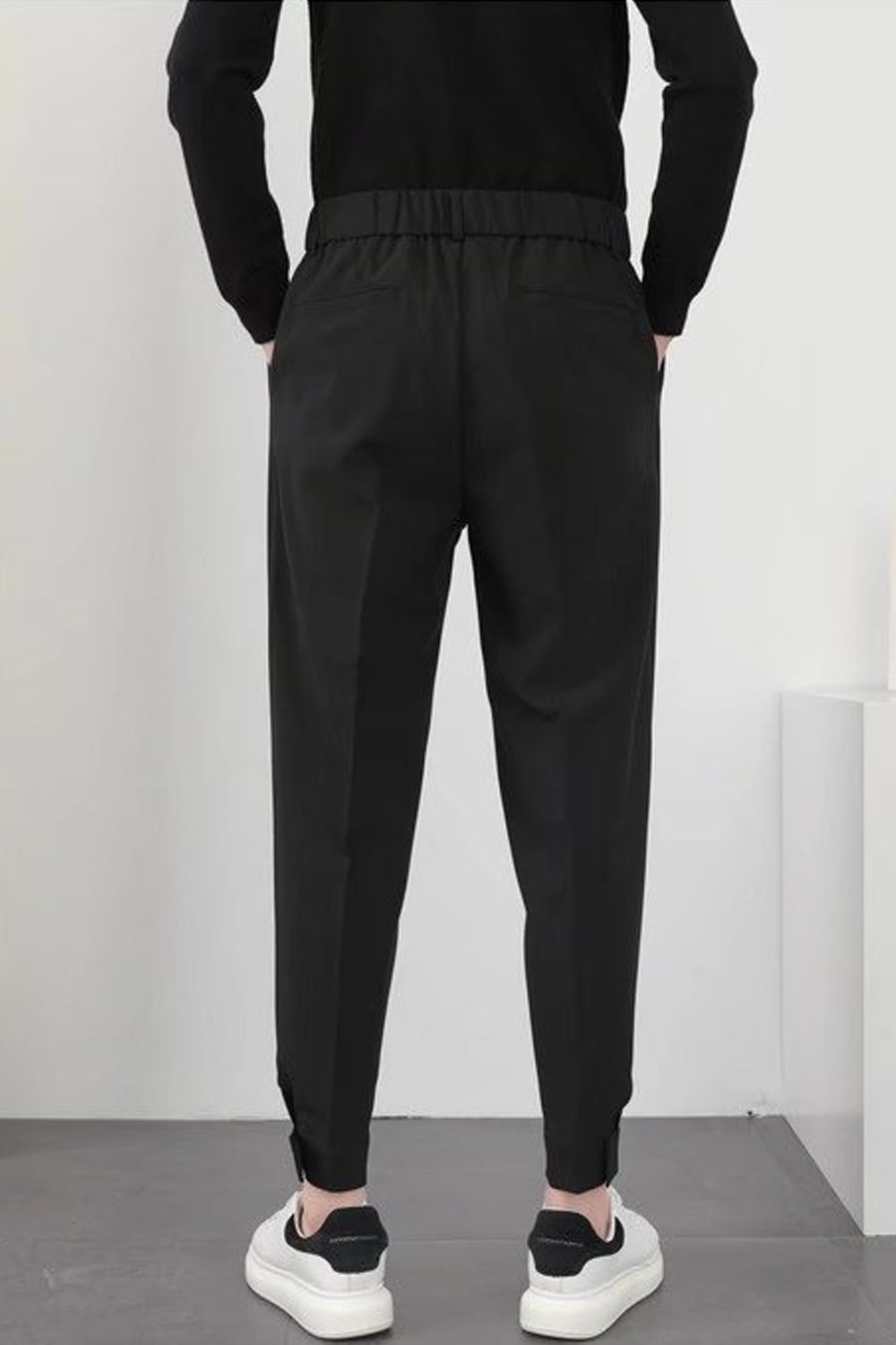 Sophisticated men’s trousers – tailored fit, durable fabric, for formal occasions