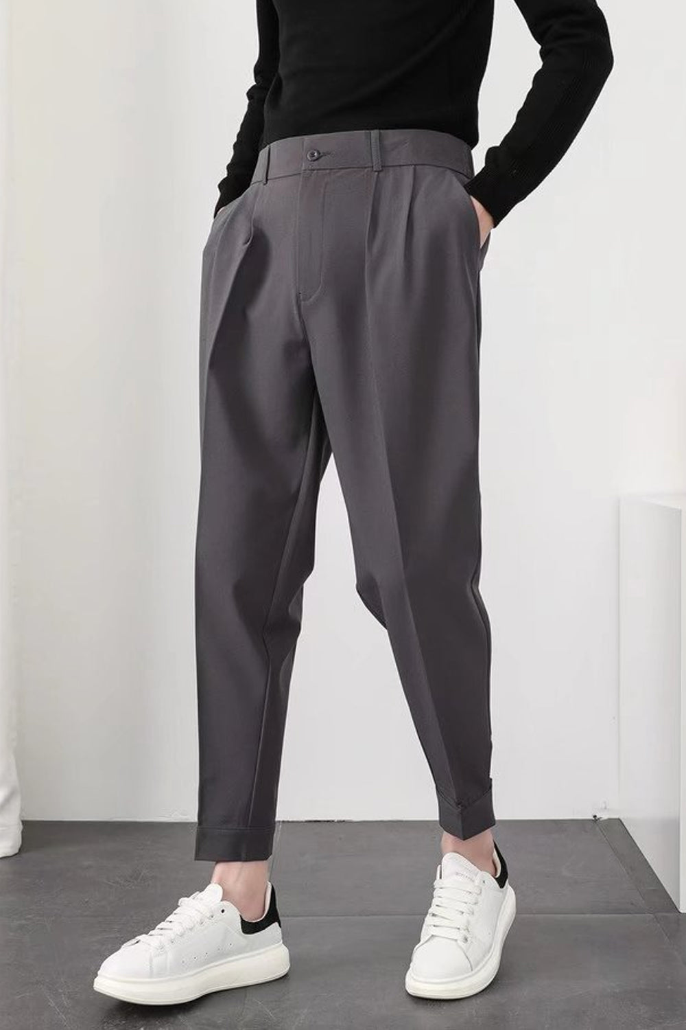 Sophisticated men’s trousers – tailored fit, durable fabric, for formal occasions