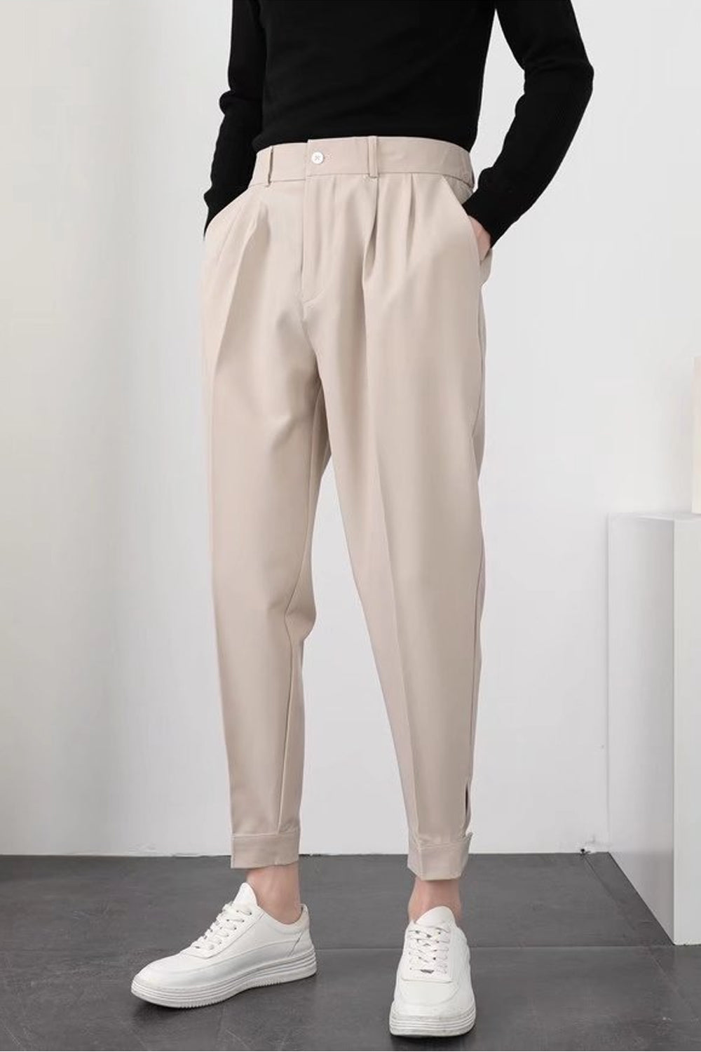 Sophisticated men’s trousers – tailored fit, durable fabric, for formal occasions