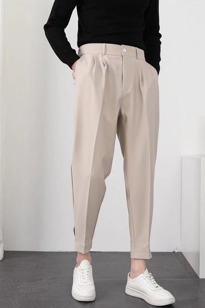 Sophisticated men’s trousers – tailored fit, durable fabric, for formal occasions