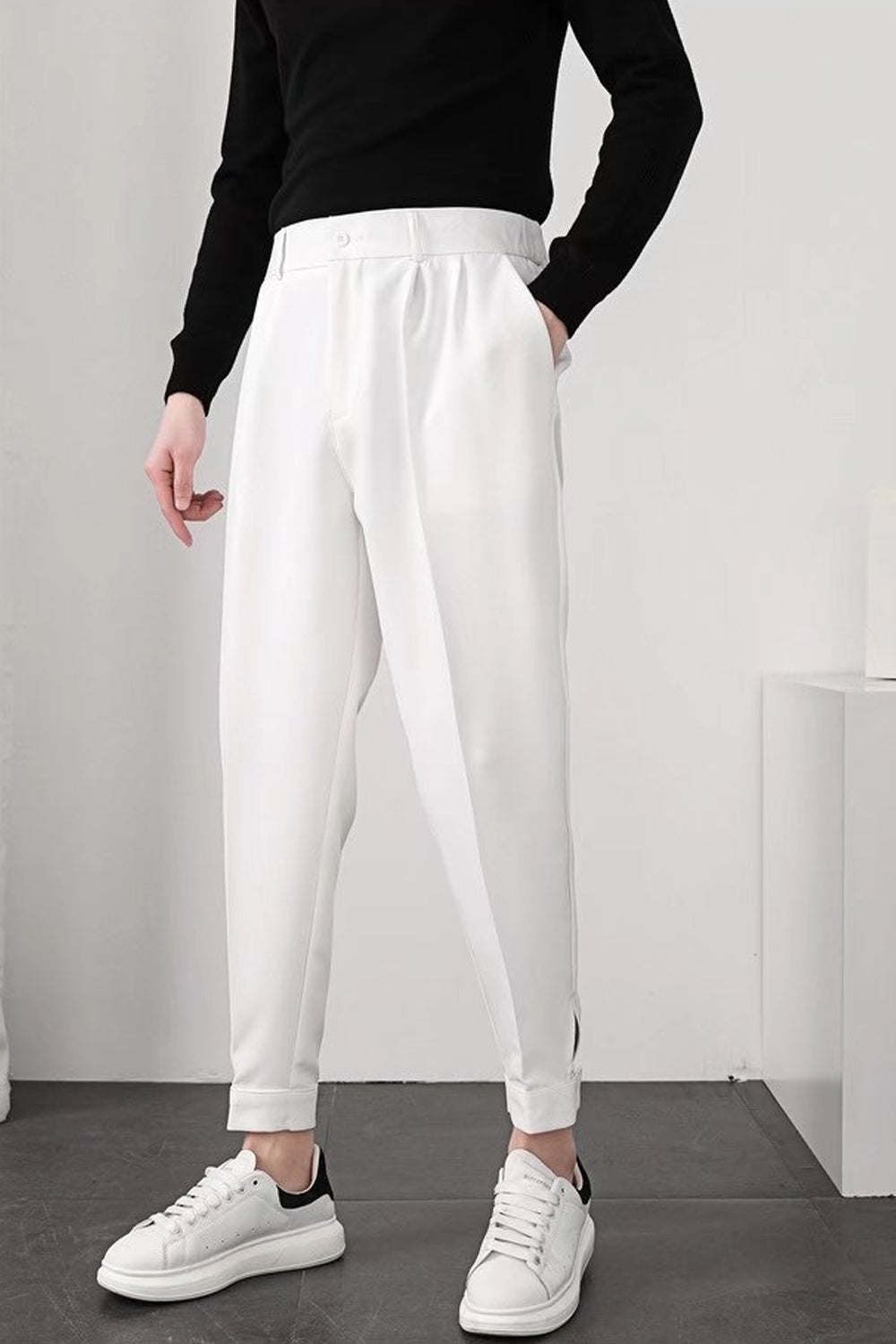 Sophisticated men’s trousers – tailored fit, durable fabric, for formal occasions