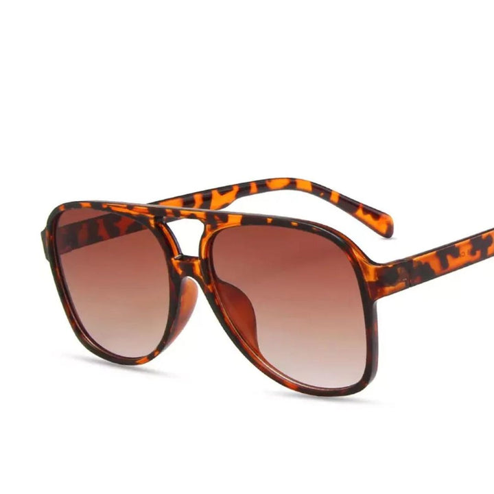Oversized women’s retro sunglasses – bold design, plastic, for summer